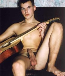 sexy guitarists 5c75694fd75e0.jpg