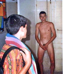 spying in the locker room 5c8171d1cccbd.jpg
