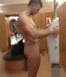 spying in the locker room 5c8171e70fba9.jpg