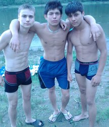 young straight friends 5c84e9a0da290.jpg