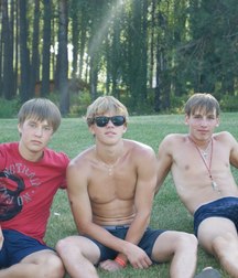 young straight friends 5c84e9b22f68b.jpg