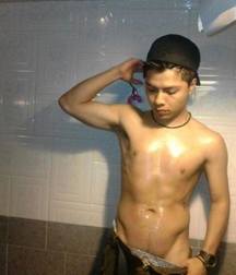 boys, boys,boys 5c89778b33f8e.jpg