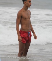 straight guys on the beach 5c8fa56bdf915.jpg