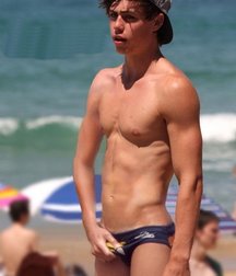 straight guys on the beach 5c8fa57433024.jpg