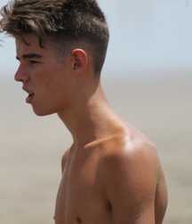 straight guys on the beach 5c8fa582e7b25.jpg