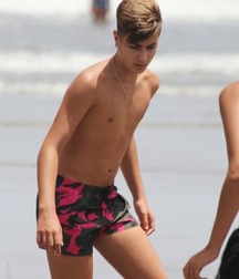 straight guys on the beach 5c8fa5842f87d.jpg