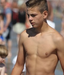 straight guys on the beach 5c8fa58a579b8.jpg