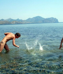 summer with friends 5c9115ecaac1b.jpg