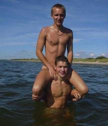summer with friends 5c91160a3444e.jpg