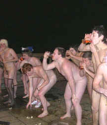 get drunk with friends 5c9246d8e1846.jpg