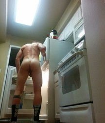 I'm naked and hungry 5c94fc142dfd7.jpg