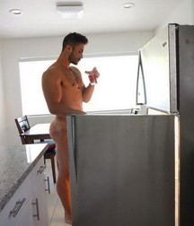 I'm naked and hungry 5c94fc19020f4.jpg