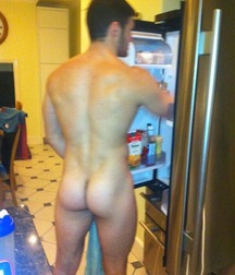 I'm naked and hungry 5c94fc2139d9c.jpg