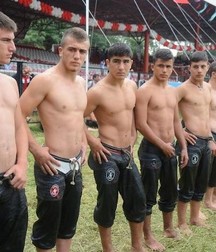 young Turkish wrestlers 5c94fc589d6ea.jpg