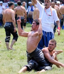 young Turkish wrestlers 5c94fc87dcb7f.jpg