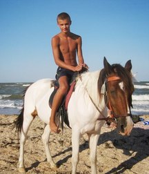 boys and horses 5c969d2c6de8b.jpg