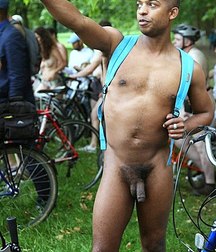 nudism in the city 5c990097126a1.jpg