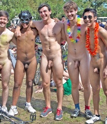 nudism in the city 5c9900a14095f.jpg