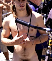 nudism in the city 5c9900ad1df2f.jpg