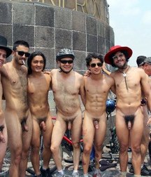 nudism in the city 5c9900af97e10.jpg