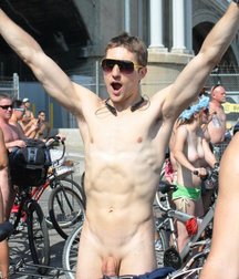 nudism in the city 5c9900c4b53f1.jpg