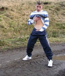 hand tucked into pants 5c9bd20478c9d.jpg