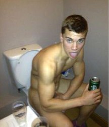 opss, caught in the bathroom 5c9d068ba582b.jpg