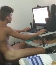 play with the computer 5c9e53740f654.jpg