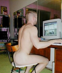 play with the computer 5c9e538ac306e.jpg