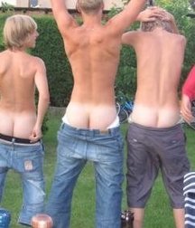 straight guys show their asses