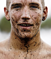 play with mud 5ca241bcf3b00.jpg