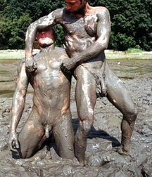 play with mud 5ca241cb03726.jpg