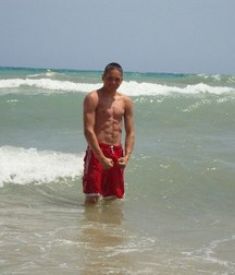 straight guys on the beach 5ca4328a9aeb3.jpg
