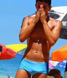 straight guys on the beach 5ca432aa8b2f6.jpg