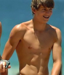 straight guys on the beach 5ca432b0ae730.jpg