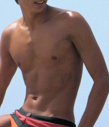 straight guys on the beach 5ca432b91ae6a.jpg