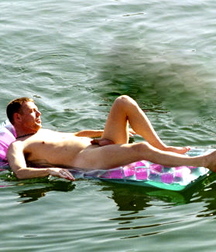 to float 5ca646c9d2c6d.jpg