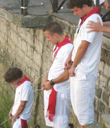 straight guys piss with friends 5cac8e3774716.jpg