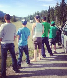 straight guys piss with friends 5cac8e6725b14.jpg