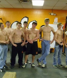 young straight athletic boys 5cae3e9beaaa6.jpg