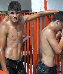 the sexy Turkish fight 5cb0929b1b63c.jpg