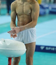 artistic gymnastics: strength and beauty 5cb180778d709.jpg