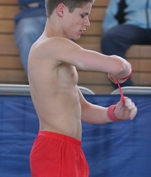 artistic gymnastics: strength and beauty 5cb1809d579e7.jpg