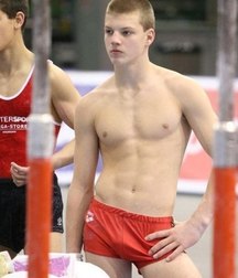 artistic gymnastics: strength and beauty 5cb180b85eacc.jpg