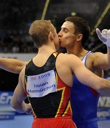artistic gymnastics: strength and beauty 5cb180c6cc23d.jpg