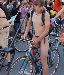 a ride in the city by bike 5cb5f30d51c58.jpg