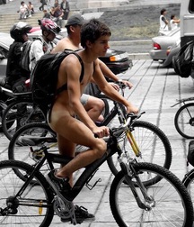 a ride in the city by bike 5cb5f3202ae91.jpg