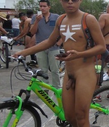 a ride in the city by bike 5cb5f337dc1c8.jpg
