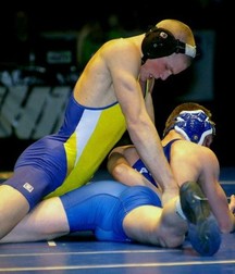 fight and wrestlers 5cbc30ba6f421.jpg