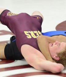 fight and wrestlers 5cbc30c46dadb.jpg